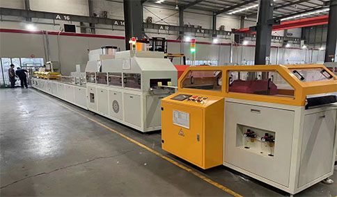 玻璃鋼拉擠工藝新變革：履帶式設(shè)備引領(lǐng)新風(fēng)向。